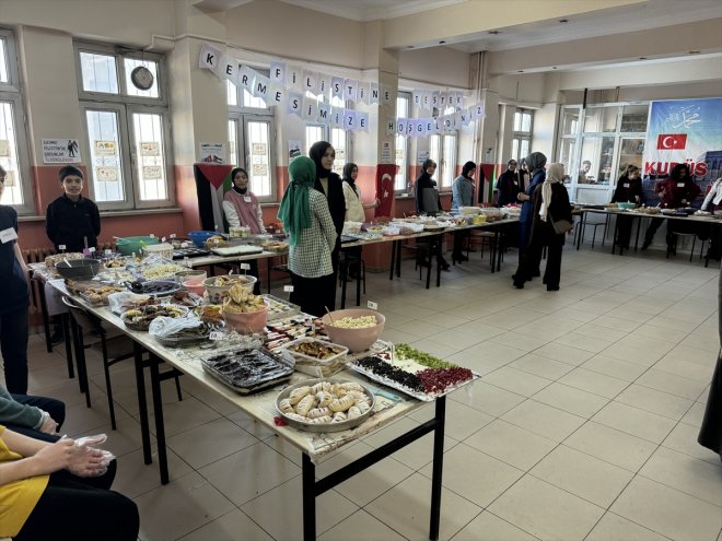 Ağrı'daki okullarda Filistin için kermes düzenleniyor