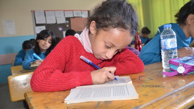 "Altı Çizili Cümlem" projesiyle öğrencilerine kitap okuma alışkanlığı kazandırdı