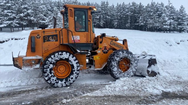 Ardahan'da kar ve tipi nedeniyle kapanan 207 köy yolu ulaşıma açıldı