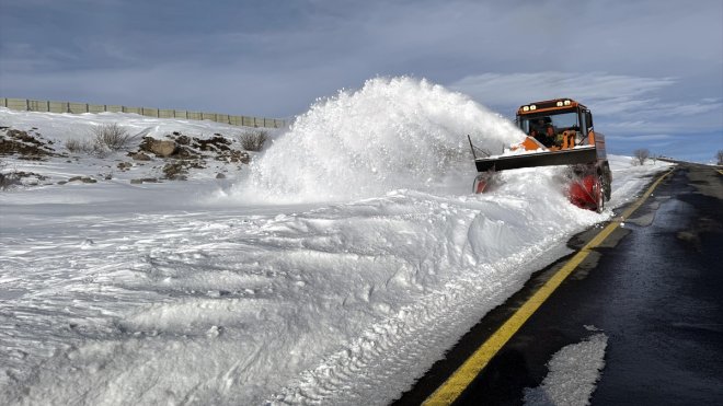 ARDAHAN - Karla mücadele çalışması yapılıyor1