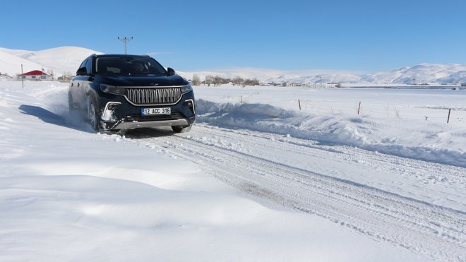 Türkiye'nin yerli otomobili Togg, Bingöl Karlıova'da karlı yollarda test edildi