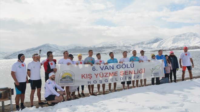 Bitlis'te 'Kış Yüzme Şenliği' düzenlendi