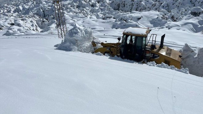 Van, Hakkari, Bitlis ve Muş'ta 54 yerleşim yerine ulaşım sağlanamıyor