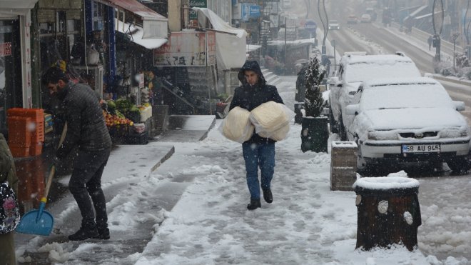 Van, Hakkari, Bitlis ve Muş'ta 1036 yerleşim birimine ulaşım sağlanamıyor