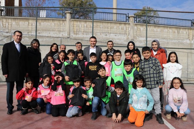 geleneksel buluşuyor öğrencileri ELAZIĞ - İlkokul oyunlarla 19