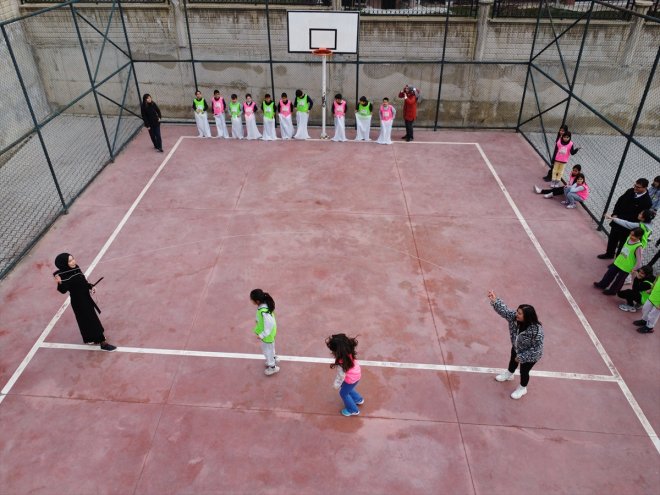 buluşuyor - İlkokul oyunlarla geleneksel ELAZIĞ öğrencileri 4