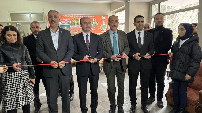 Elazığ'da öğretmenler ve öğrenciler Gazze yararına kermes düzenledi