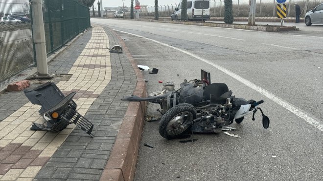 Elazığ'da otomobil ile motosiklet çarpıştı, 2 kişi yaralandı