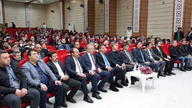 Erzincan'da bilgi yarışmasında dereceye giren üniversite öğrencileri umreye gidecek