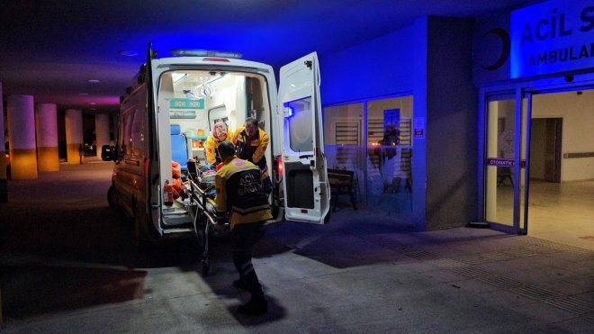 Erzincan'da minibüsün çarptığı üniversite öğrencisi ağır yaralandı