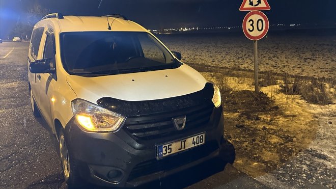 Erzurum'da araçtan atladığı belirtilen kadın ağır yaralandı