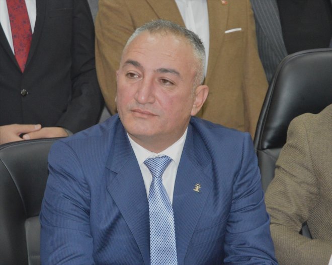 takıldı AK parti rozeti Parti