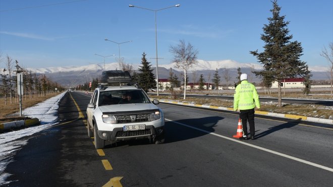 Erzurum'da bir yılda trafik kurallarını ihlal eden 70 binin üzerinde sürücüye ceza