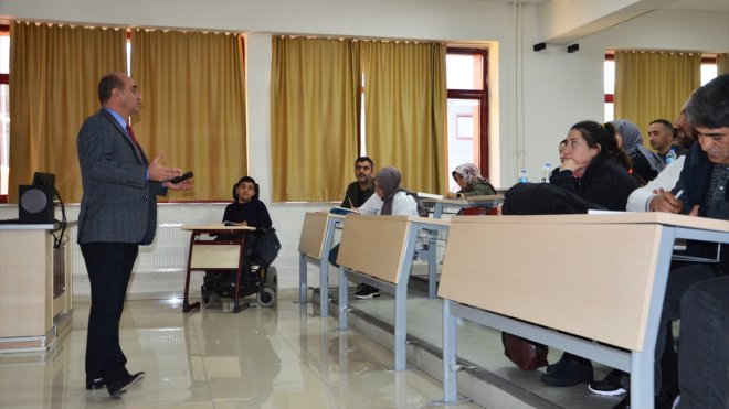 ERZURUM - Engelli oğlu ile aynı bölümde lisans eğitimi alıyor1