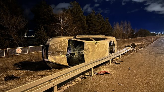 Erzurum'da iki otomobilin çarpıştığı kazada 3 kişi yaralandı