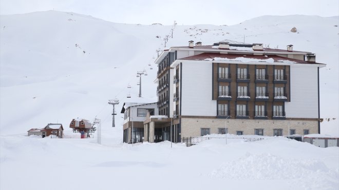 HAKKARİ - Kayak merkezinde açılan 120 yataklı otel kış turizmini canlandıracak1