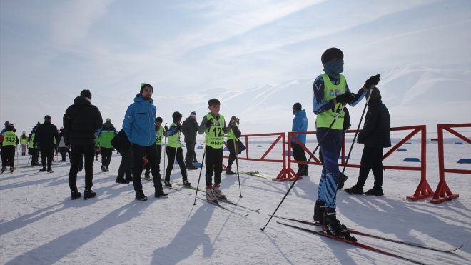 Yüksekova'da düzenlenen Türkiye Kayaklı Koşu Eleme Yarışması sona erdi