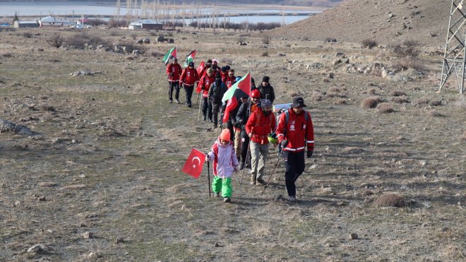 Iğdırlı dağcılar Pençe-Kilit şehitleri ve Filistin için yürüdü