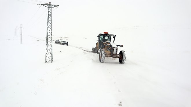 IĞDIR - Kardan kapanan 120 köy yolu ulaşıma açıldı1
