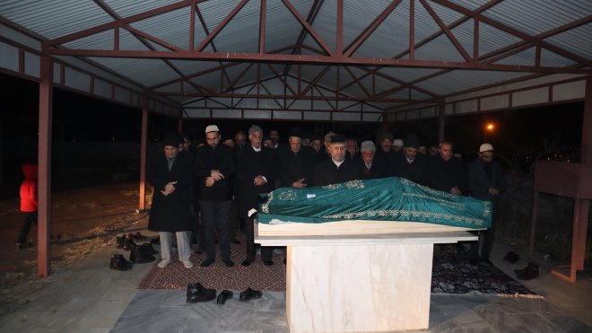 Sultanbeyli'deki yangında hayatını kaybeden işçinin cenazesi defnedildi