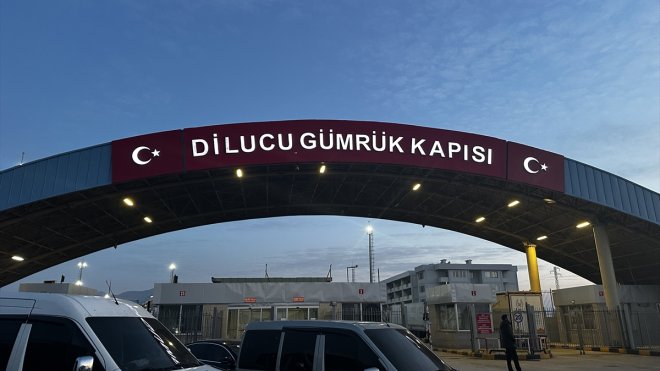 Türkiye-Nahçıvan sınırında 13 kilometrelik tır kuyruğu