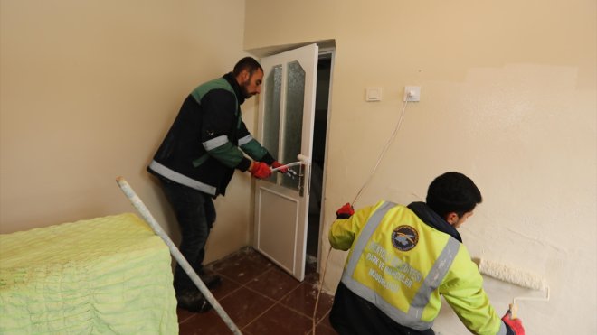 İpekyolu Belediyesi ihtiyaç sahibi ailenin evini onardı
