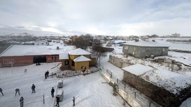 Erzurum, Tunceli, Ağrı, Ardahan ve Kars'ta kar yağışı etkili oluyor