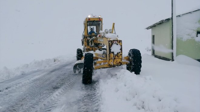 Malatya'da 129 mahalle yolu kar nedeniyle ulaşıma kapandı