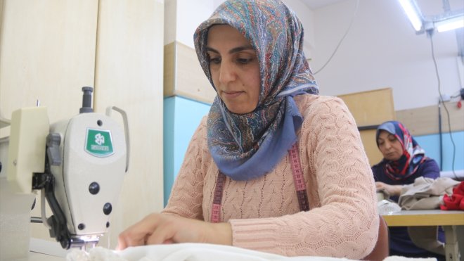 Malatya'da kursiyerler Gazze'deki kadın ve çocuklar için üretiyor