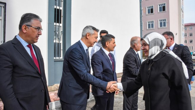 Milli Eğitim Bakan Yardımcısı Ökten, Van'da "Eğitim Değerlendirme Toplantısı"nda konuştu: