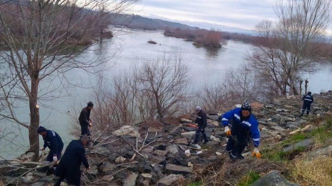 Murat Nehri kıyısında çevre temizliği yapıldı