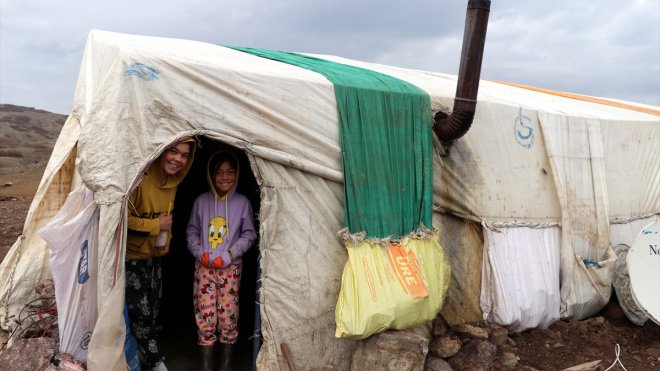 Onlarca yıllık çadır çilesi biten göçerler konteynerlere yerleşiyor1