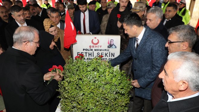 Şehit polis Fethi Sekin Elazığ'da kabri başında anıldı