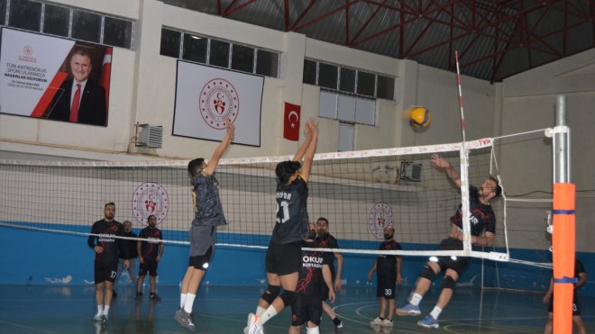 Şemdinli'de voleybol turnuvası sona erdi