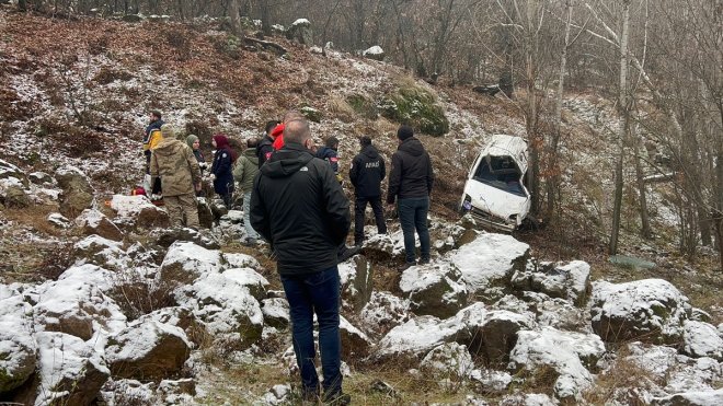 Tunceli'de uçuruma devrilen araçtaki bir kişi öldü, bir kişi ağır yaralandı