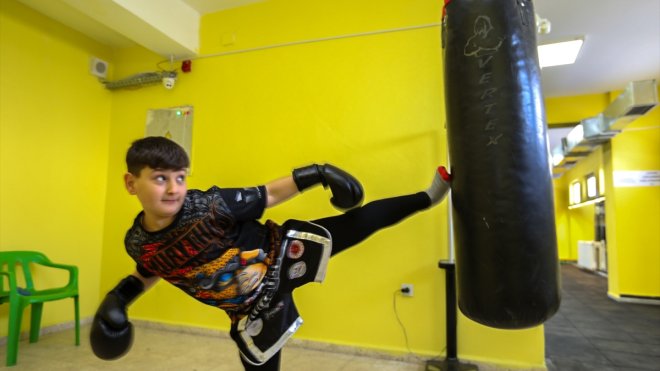 9 yaşındaki kick boksçu, Türkiye şampiyonluğu için güç depoluyor