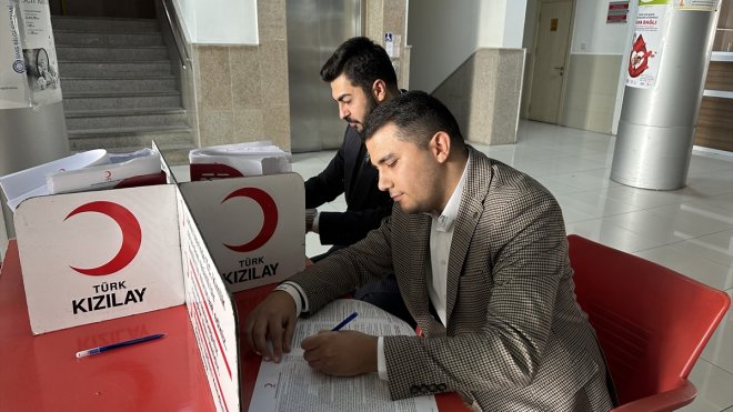 Van'da adliye personeli ile avukatlar kan bağışı yaptı