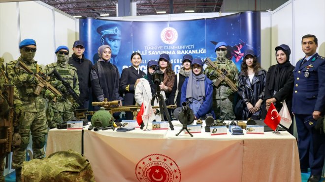 VAN - Doğu Anadolu Kariyer Fuarı ilk gün 20 bin ziyaretçiyi ağırladı1