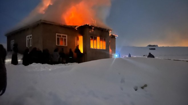 VAN - Evde çıkan yangında 6 aylık bebek öldü1