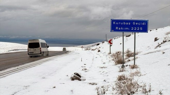 Van, Muş ve Bitlis'te kar nedeniyle 357 yerleşim yerinin yolu kapandı