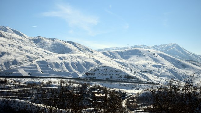 Van, Hakkari, Bitlis ve Muş'ta 23 yerleşim birimine ulaşım sağlanamıyor