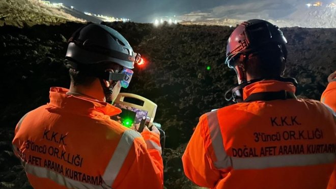 3'üncü Ordu Komutanlığı, Erzincan'da maden ocağındaki kurtarma çalışmalarına destek veriyor