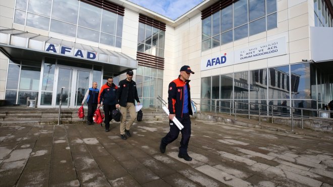 AFAD ekipleri Muş'ta öğrenci ve öğretmenleri deprem konusunda bilinçlendiriyor