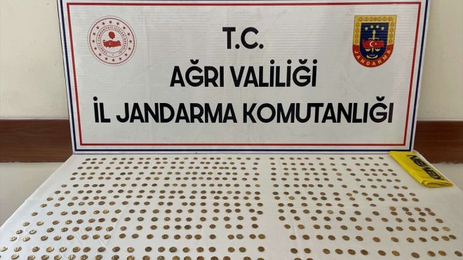 Ağrı'da 500 altın sikke ele geçirildi