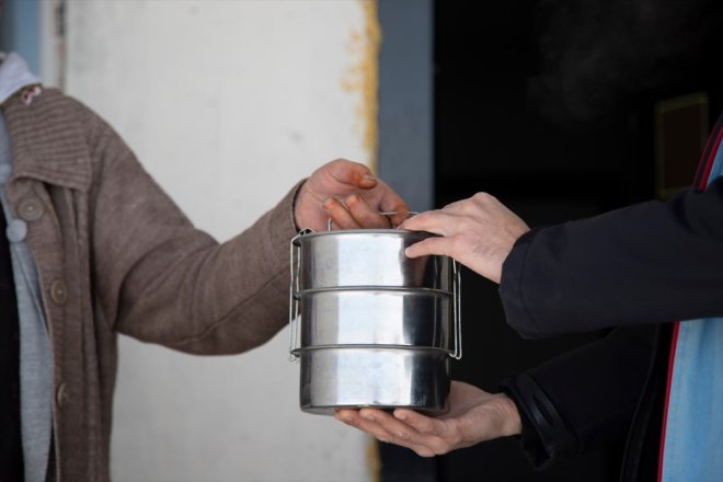 sahibi ailelere yemek gün sıcak her ulaştırılıyor Ağrı