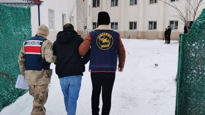 Ağrı'da kesinleşmiş hapis cezası bulunan firari hükümlü yakalandı