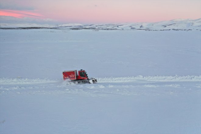 kapanan Kardan 6 ulaştırıldı mezrada - saatlik sonucu kadın AĞRI yolu çalışma rahatsızlanan hastaneye 3