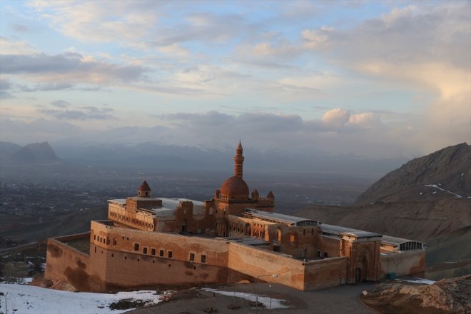 kaplı güzellikleri ağırlıyor karla Ağrı