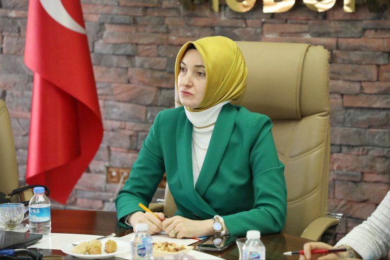 Ağrı Valisi ve eşi hayatlara dokunuyor2