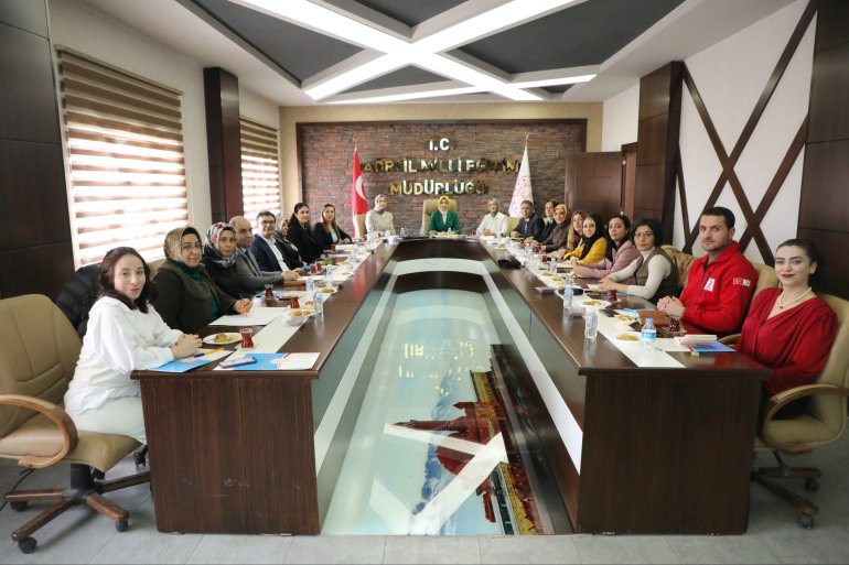 Ağrı Valisi ve eşi hayatlara dokunuyor3